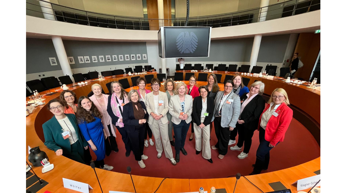 Mandatstr�gerinnentreffen im Bundestag Paul - L�be - Haus